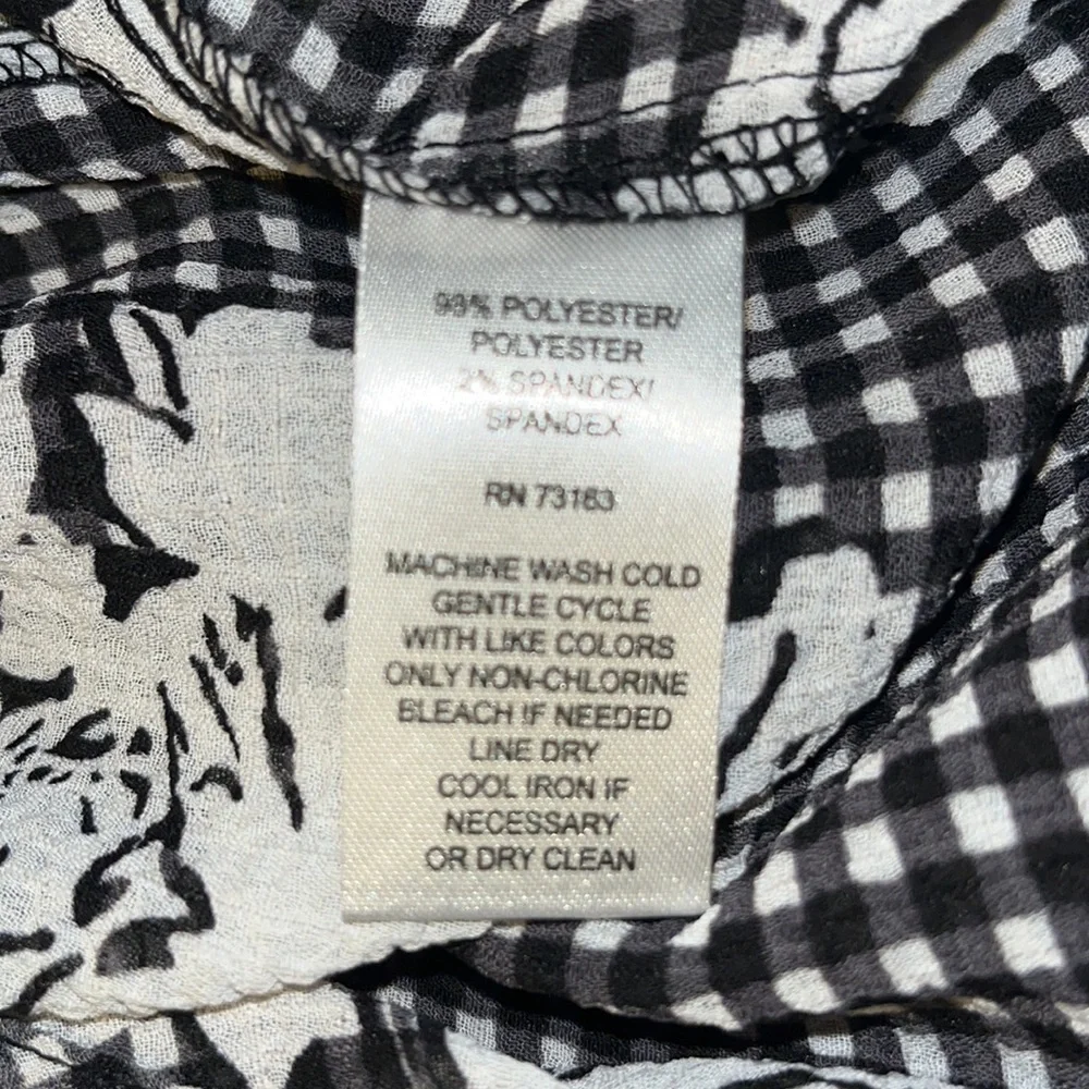 5/$20 Spence Wrap Blouse Lightweight - Picture 5 of 5